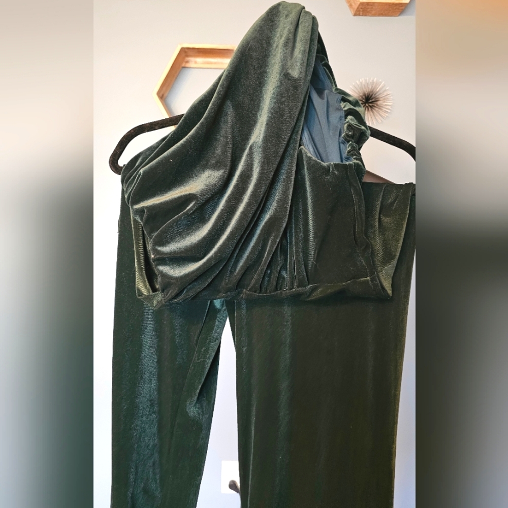 EXPRESS- Velvet- 1 Shoulder- Forrest Green Jumpsuit! Small/Medium